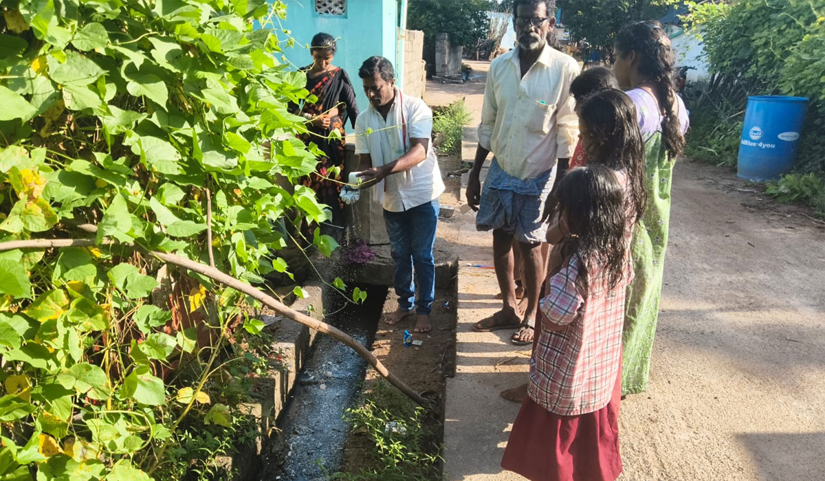 Kadambapur | కదంబ పూర్ లో స్వచ్ఛ శుక్రవారం.. పరిసరాలను శుభ్రంగా ఉంచుకోవాలని సదయ్య సూచన