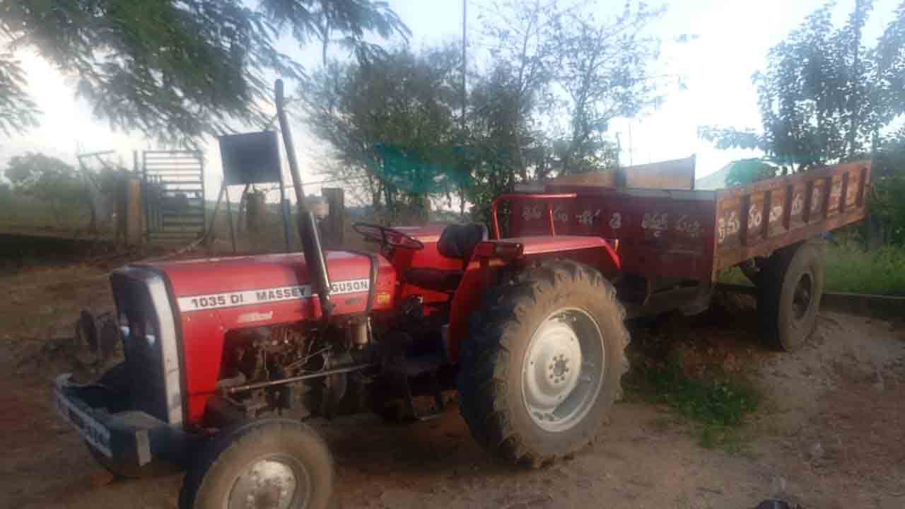 Sanitation | పారిశుధ్యం అస్తవ్యస్తం.. మూలన పడ్డ గ్రామపంచాయతీ ట్రాక్టర్‌, వాటర్ ట్యాంకర్