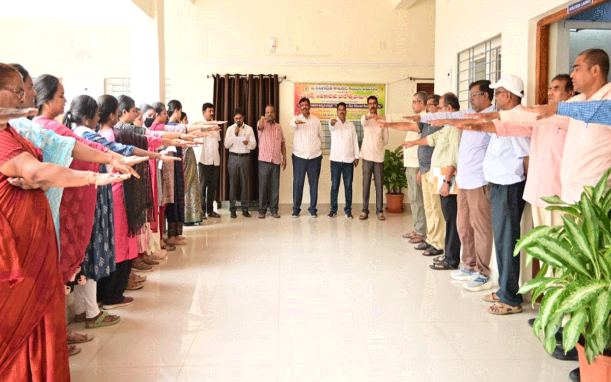 Ramavaram : సింగరేణి ఉద్యోగులందరూ నిబద్ధతతో పని చేయాలి : జీఎం శాలెం రాజు