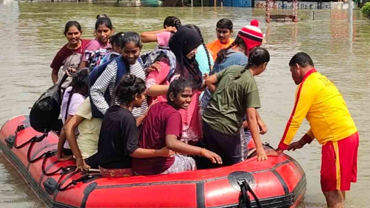 New Shayampet | సురక్షిత ప్రాంతాలకు డిగ్రీ కళాశాల విద్యార్థినుల తరలింపు