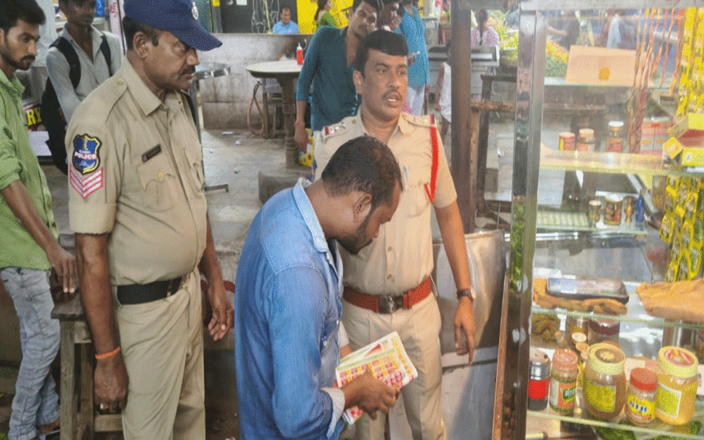 Tekulapally : 'విచ్చ‌ల‌విడి పార్కింగ్‌తో ప్ర‌జ‌ల‌కు ఇబ్బందులు కలిగించొద్దు'