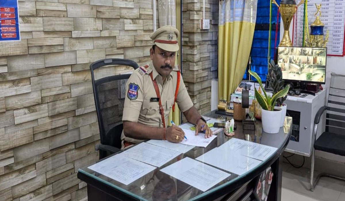 BasanthNagar SI | బసంత్ నగర్ ఎస్సైగా శ్రీధర్ బాధ్యతల స్వీకరణ