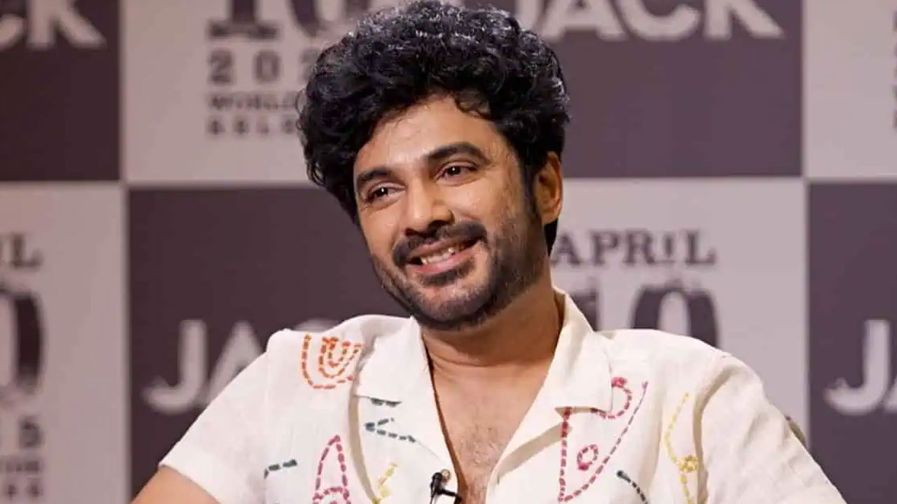 Siddu Jonnalagadda First Love Story | టిల్లు గాడి ఫస్ట్ లవ్ స్టోరీ.. “ఫోన్ నంబర్ ఇచ్చి సైకిల్ పై వెళ్ళిపోయింది..”