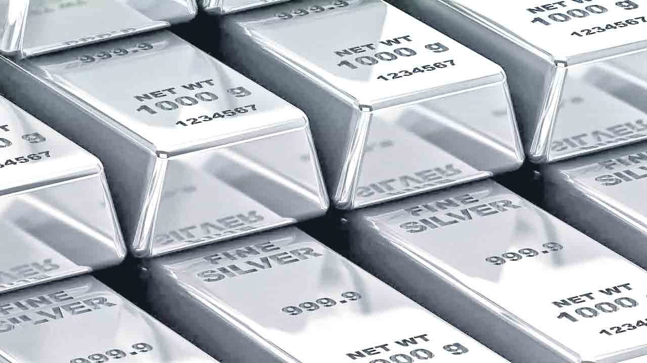 వెలుగులు చిమ్మిన వెండి