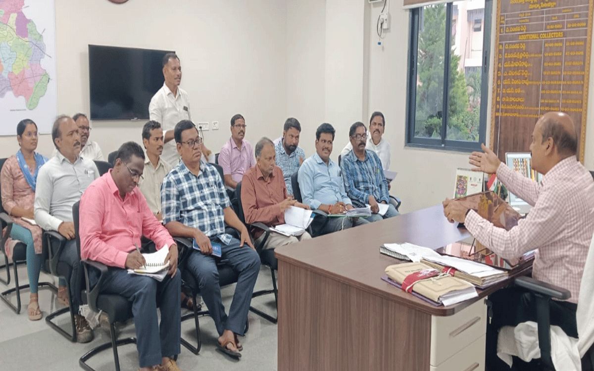 Suryapet : ధాన్యం కొనుగోలు కేంద్రాల‌న్నింటినీ ప్రారంభించాలి : అద‌నపు క‌లెక్ట‌ర్ సీతారామారావు