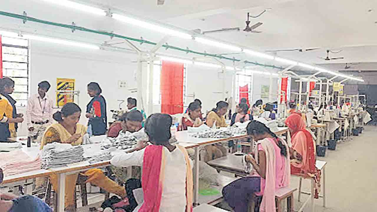 స్కిల్‌తో 35 కోట్లు మింగేశారు.. దీన్‌దయాళ్‌ కౌశల్‌ యోజనలో భారీ స్కామ్‌!