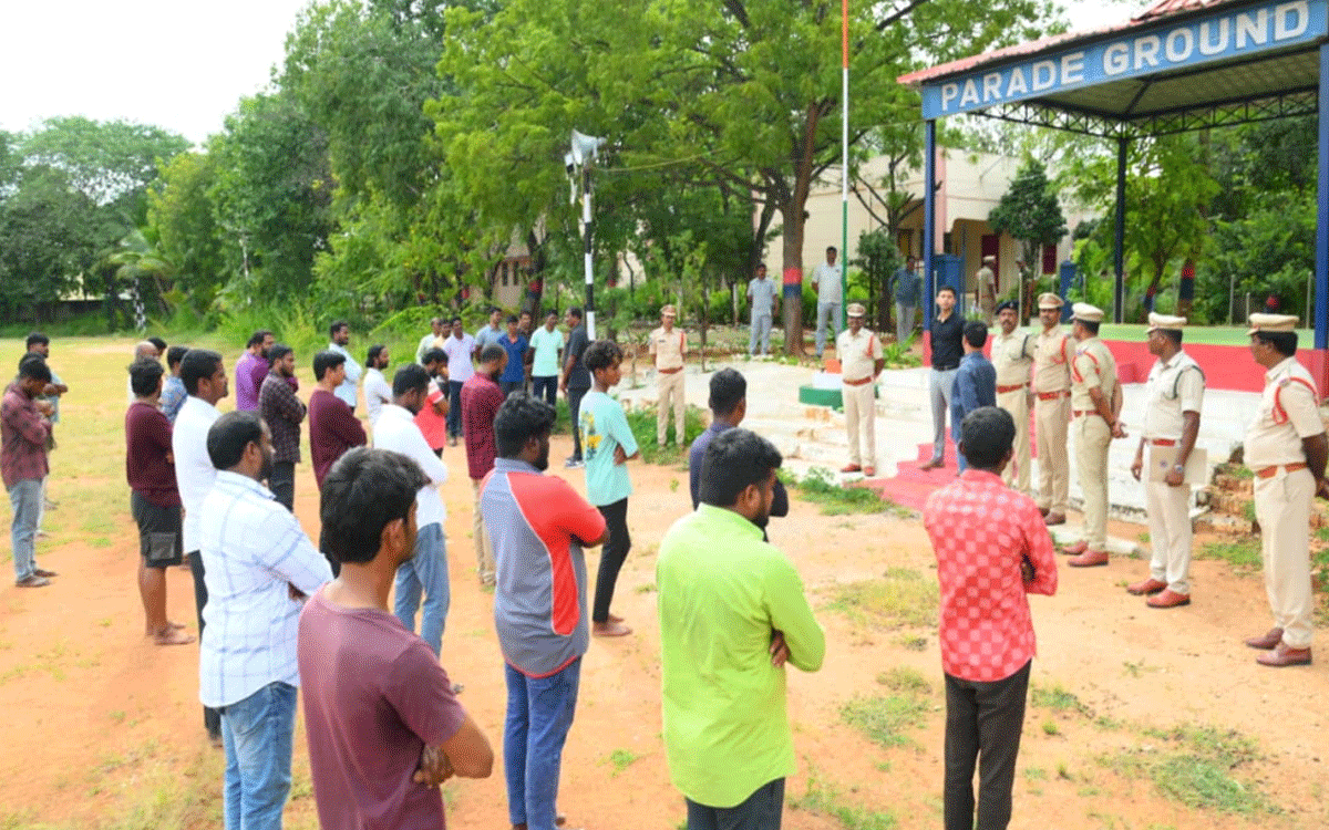 Nalgonda : రౌడీ షీటర్లకు ఎస్పీ శరత్ చంద్ర పవార్ కౌన్సెలింగ్