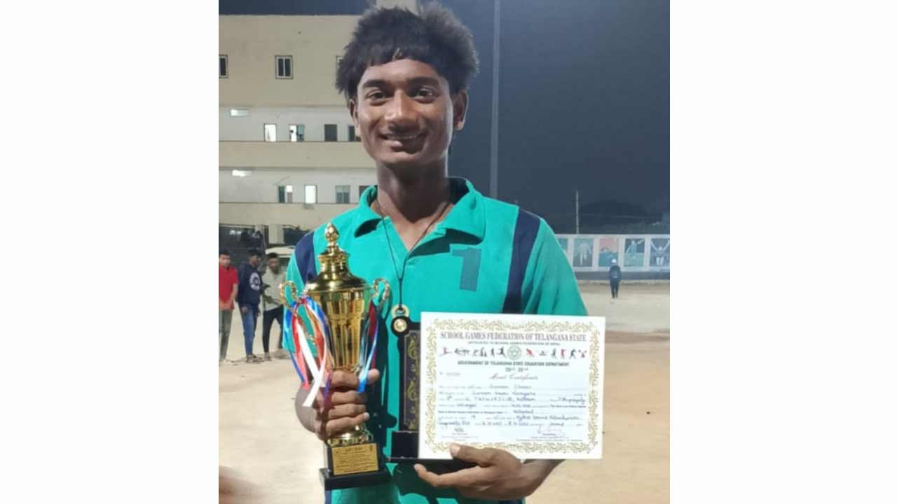 జాతీయ వాలీబాల్‌ టోర్నీకి గురుకుల విద్యార్థి