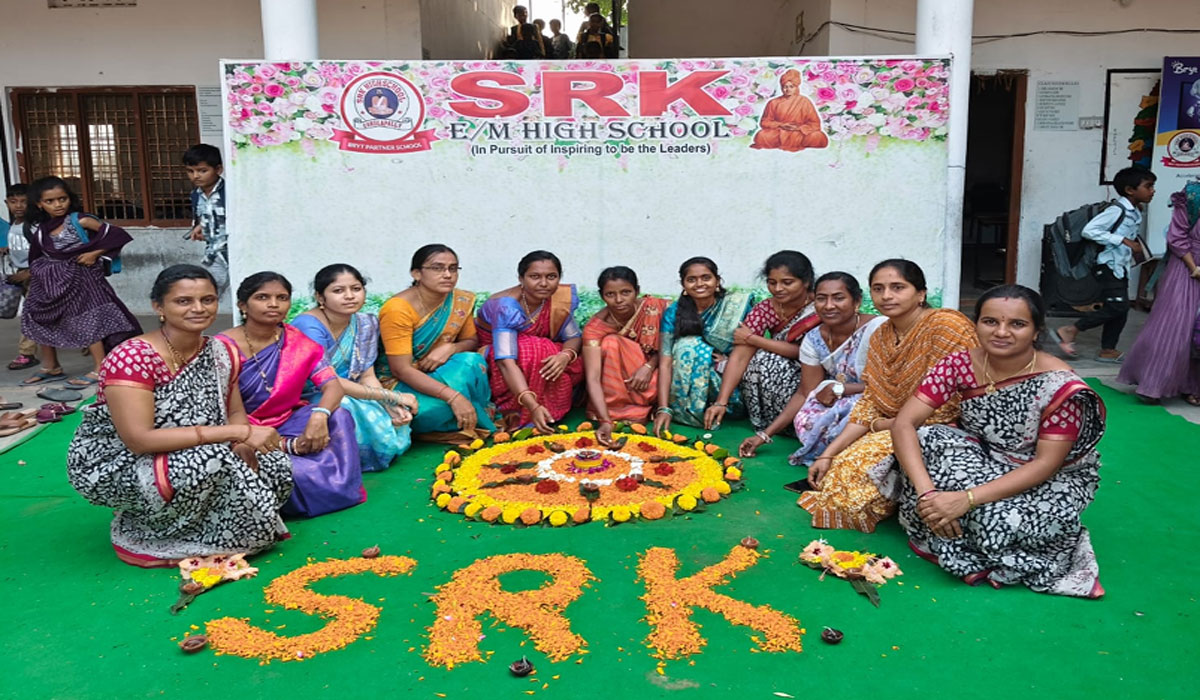 Early Diwali celebrations | గుండ్లపల్లి ఎస్ఆర్‌కే లో ముందస్తు దీపావళి వేడుకలు