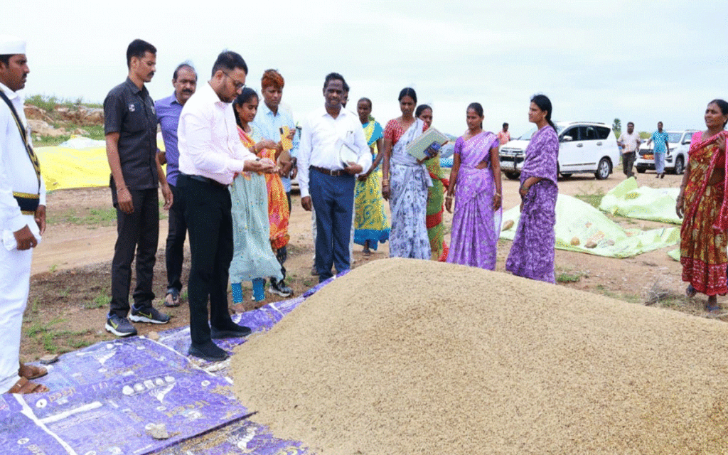 Aravapally : వ‌ర్షాల నేప‌థ్యంలో రైతులు అప్ర‌మ‌త్తంగా ఉండాలి : కలెక్టర్ తేజస్ నంద్‌లాల్ పవార్