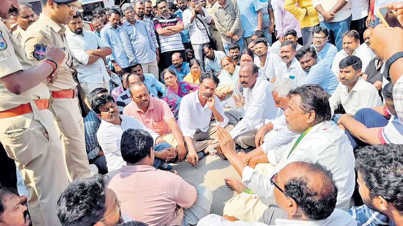 ఫిరాయించిన వారిదే పెత్తనం