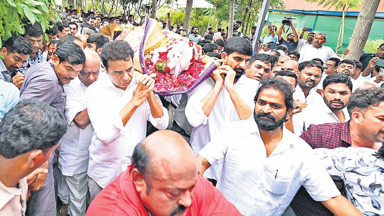 సత్యనారాయణకు ప్రముఖుల నివాళి