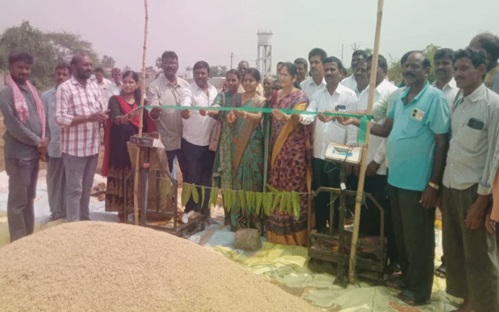 Nalgonda City : ఐకేపీ కేంద్రాలను సద్వినియోగం చేసుకోవాలి : తాసీల్దార్ పద్మ