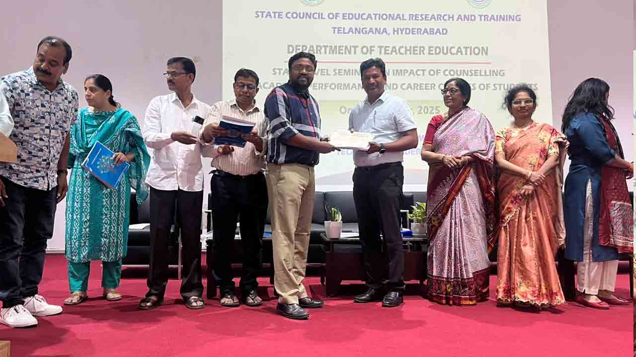 Teachers Conference | ఘనంగా రాష్ట్రస్థాయి ఉపాధ్యాయ సదస్సు.. చిదురాల శ్రీనివాస్ పరిశోధన పత్రం స‌మ‌ర్ప‌ణ‌