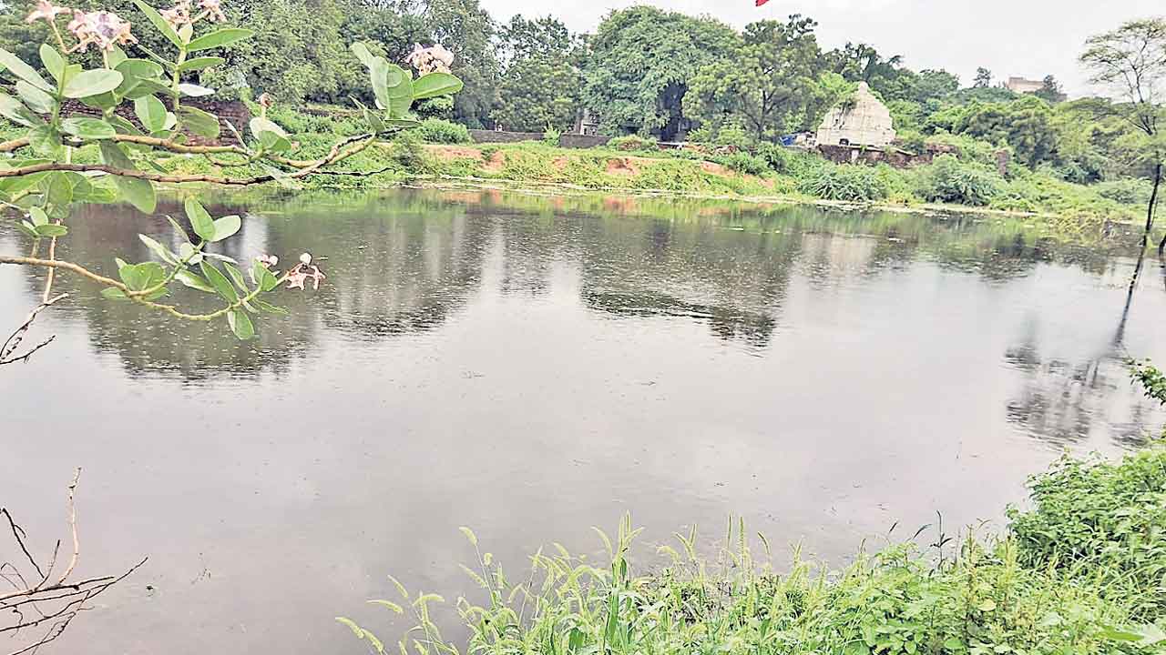 పద్మనాభస్వామి కుంట దర్జాగా కబ్జా!