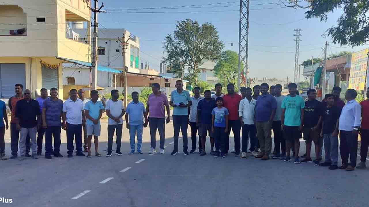 Thoguta | యువత సన్మార్గంలో ముందుకు సాగాలి : సీఐ లతీఫ్