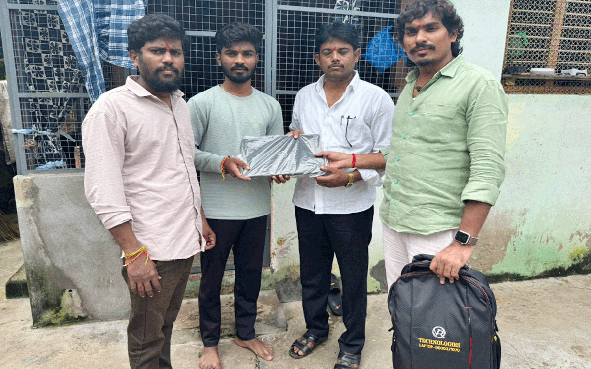 Karepally : నిరుపేద విద్యార్థులకు చేయూత అభినందనీయం : దిండిగాల రాజేందర్