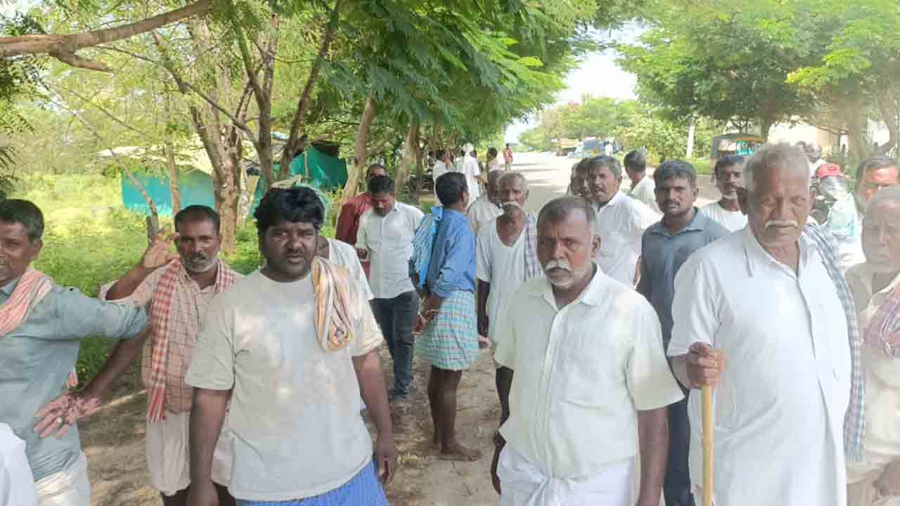 Toddy rates | ఒక్క కల్లు సీసాకు పది రూపాయలా..? గ్రామాల్లో ప్ర‌జ‌లు, రైతుల ఆందోళ‌న‌