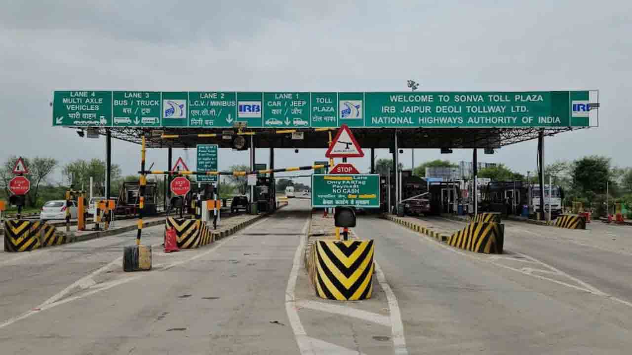 3 భాషల్లో టోల్‌ ప్లాజా పాసుల వివరాలు.. సైన్‌ బోర్డుల ఏర్పాటుకు ఎన్‌హెచ్‌ఏఐ ఆదేశం