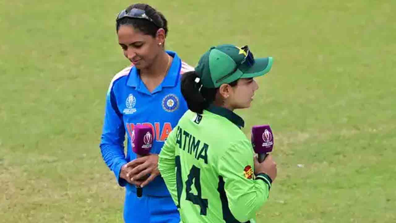 No Handshake | వరల్డ్ కప్లోనూ ‘నో హ్యాండ్షేక్’.. పాక్ కెప్టెన్ను పట్టించుకోని హర్మన్ప్రీత్..!