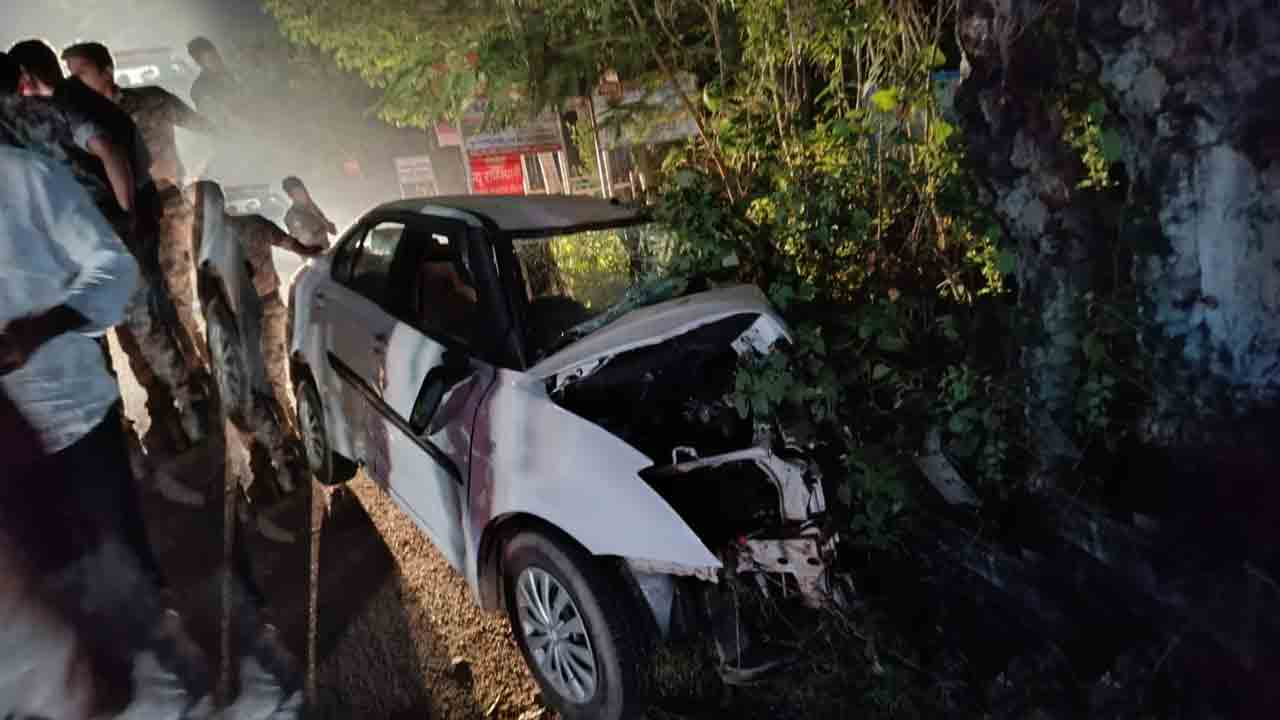 Road Accident | కోరుట్లలో చెట్టును ఢీకొట్టిన కారు.. ఏడుగురు యువకులకు తీవ్రగాయాలు