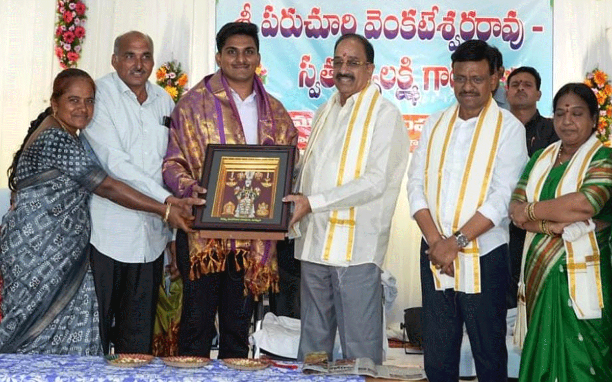 Bonakal : డీఎస్పీ ఉద్యోగానికి ఎంపికైన అఖిల్‌కు ఘ‌న స‌న్మానం