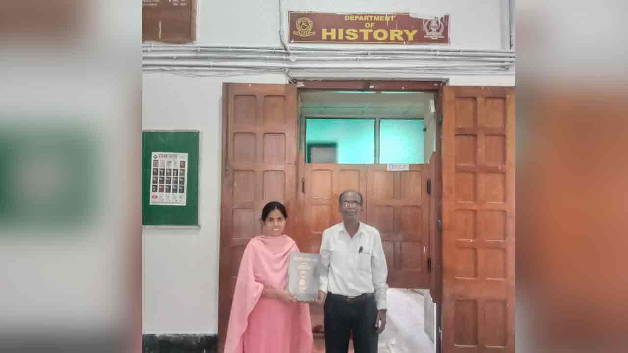 OU PhD Award | ఓయూ హిస్టరీ విభాగంలో ఉమారాణికి డాక్టరేట్‌