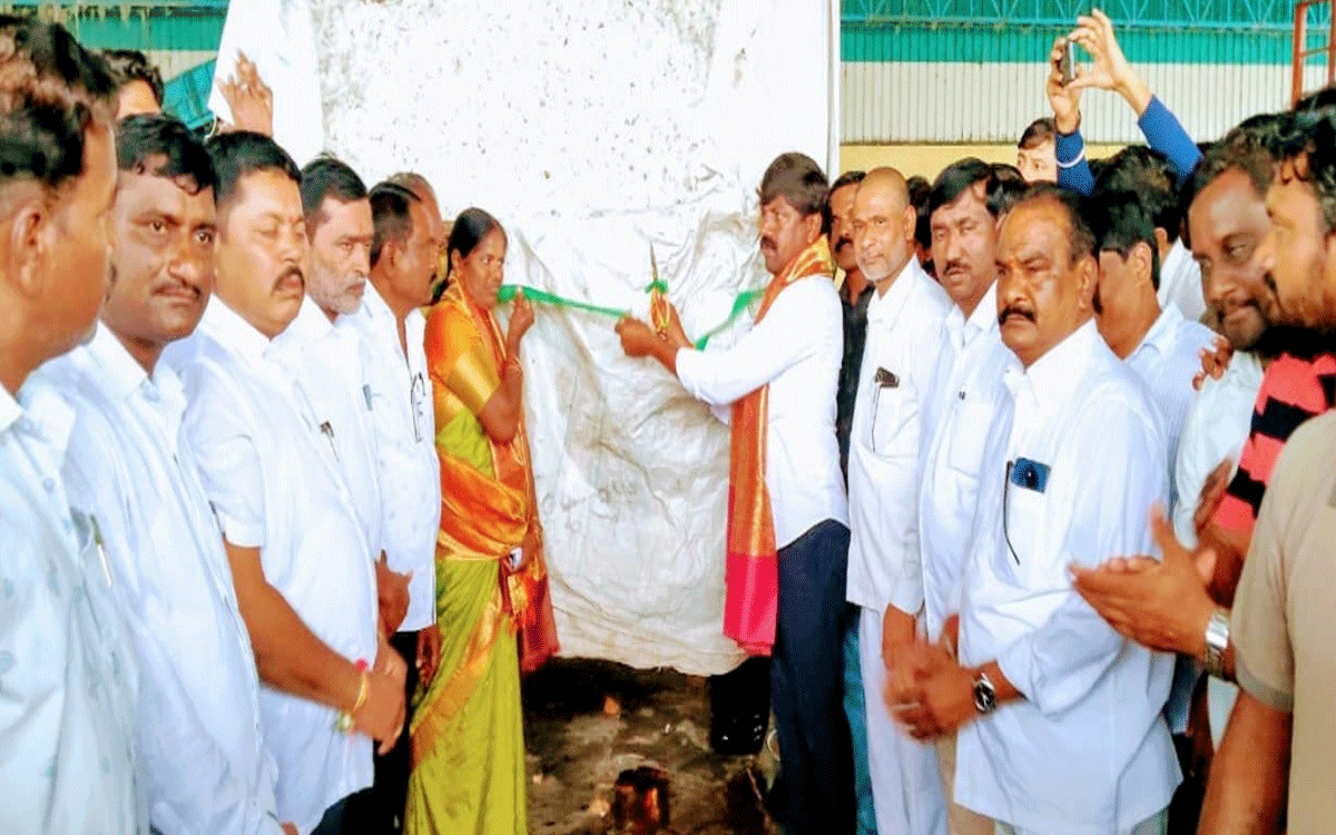 Kattangur : సీసీఐ కేంద్రాల్లో పత్తికి మద్దతు ధర : ఎమ్మెల్యే వేముల వీరేశం