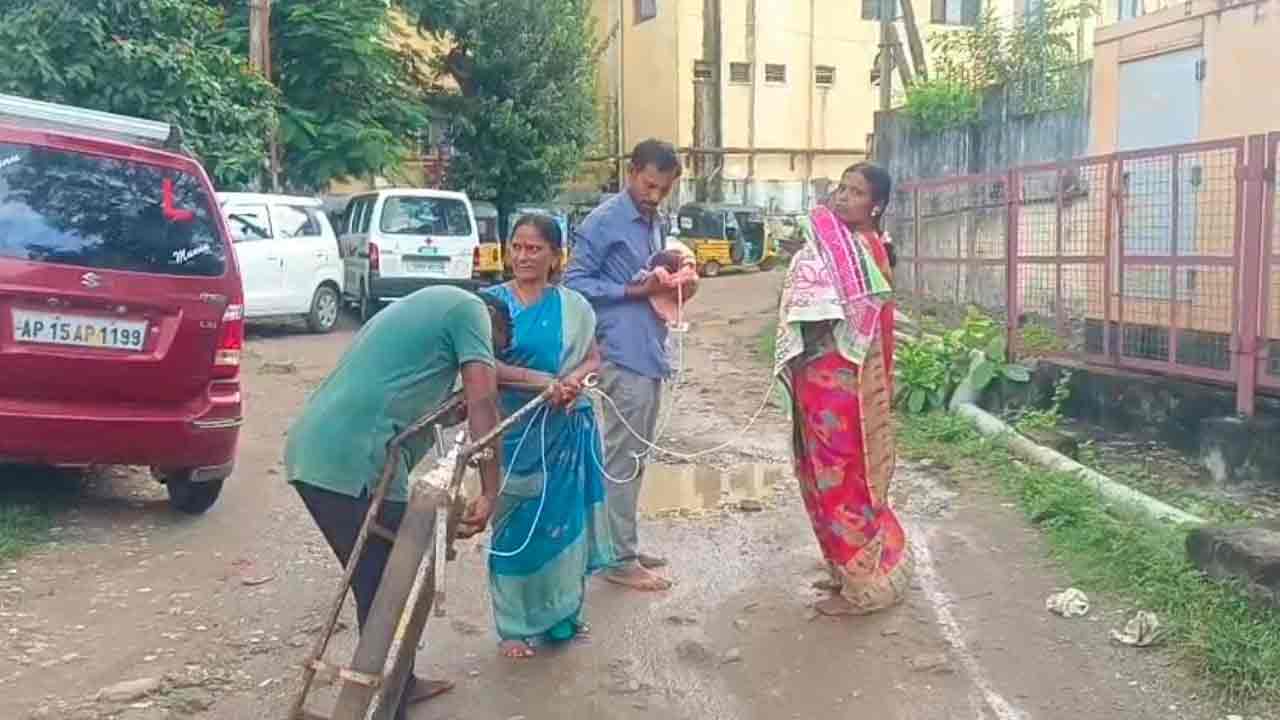 Warangal MGM | ఎంజీఎం పీడియాట్రిక్ వార్డులో దయనీయ స్థితి