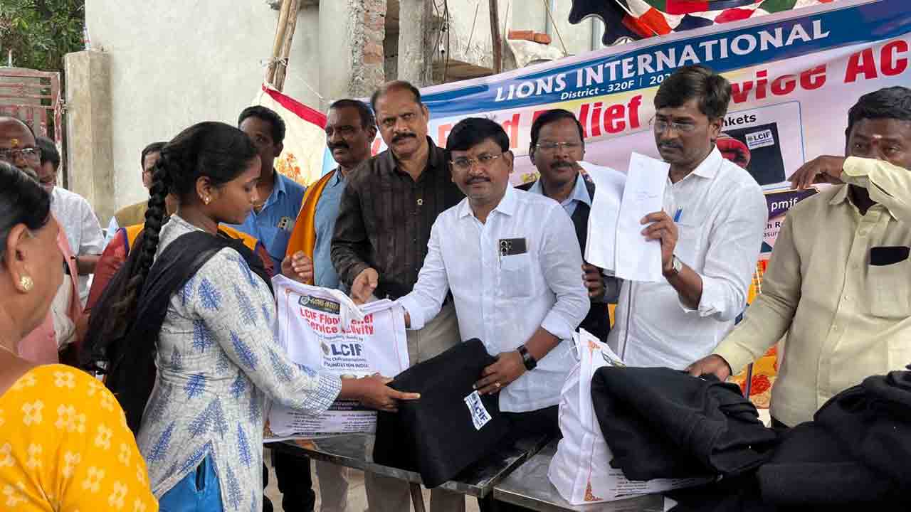 LCIF : నిరు పేదలకు నిత్యావసర వస్తువులు పంపిణీ