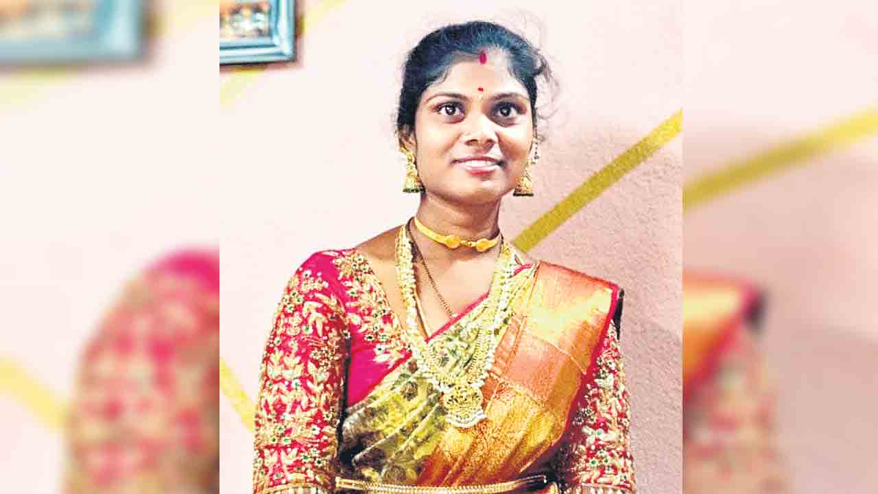 బతుకమ్మ ఆడుతూ వివాహిత మృతి