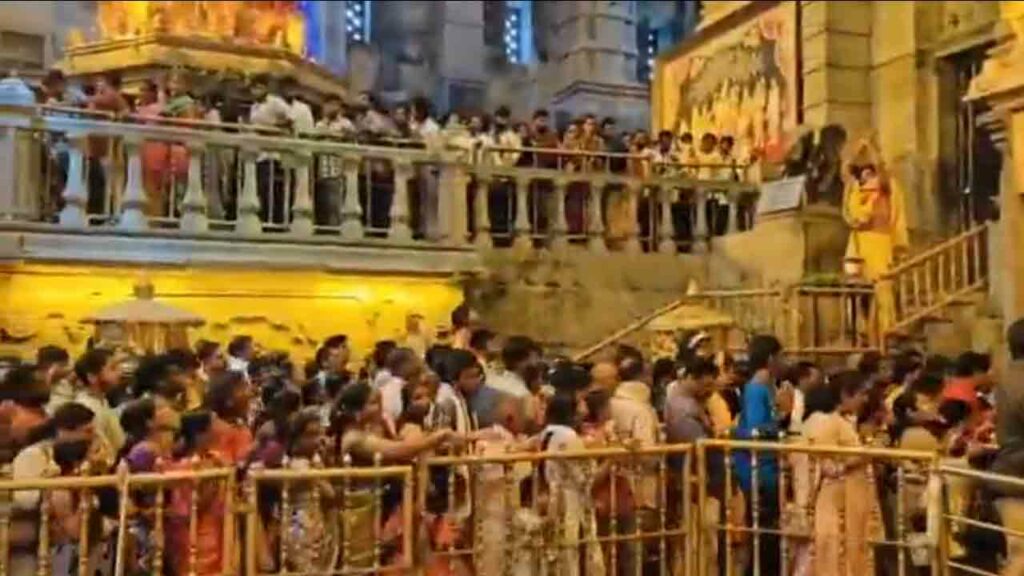 Yadadri Devotees
