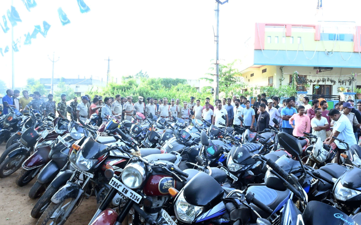 Yellandu : అసాంఘిక కార్యకలాపాలకు పాల్పడితే కఠిన చర్యలు : డీఎస్పీ చంద్రభాను