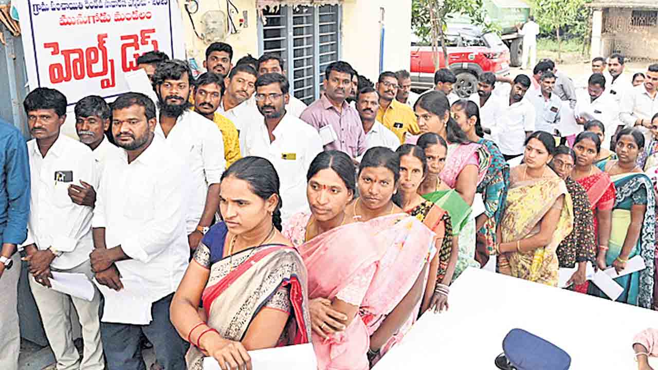 ముగిసిన తొలి విడత నామినేషన్లు.. చివరి రోజు భారీగా దరఖాస్తులు