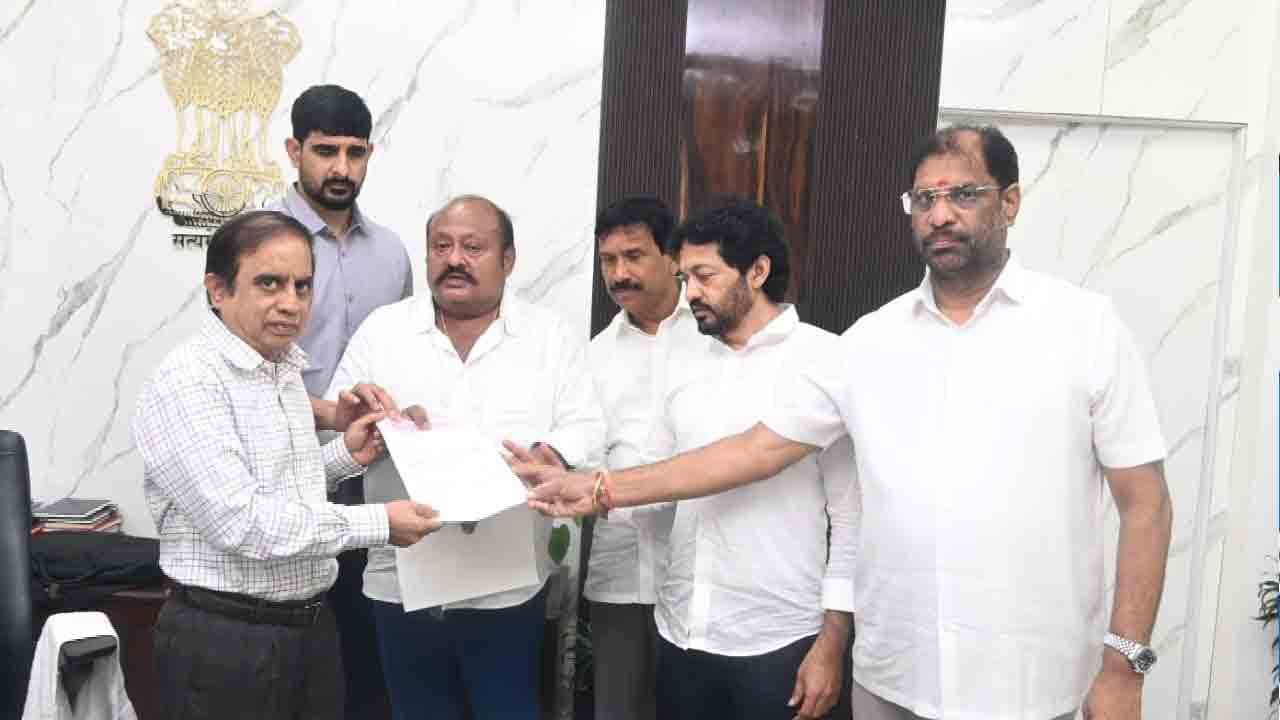 బైండోవర్‌ నేతలను నియంత్రించాలి