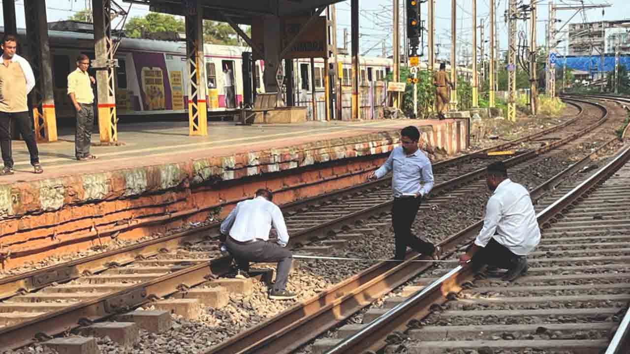 రైల్వే చరిత్రలో తొలిసారిగా ఇద్దరు ఇంజినీర్లపై కేసు