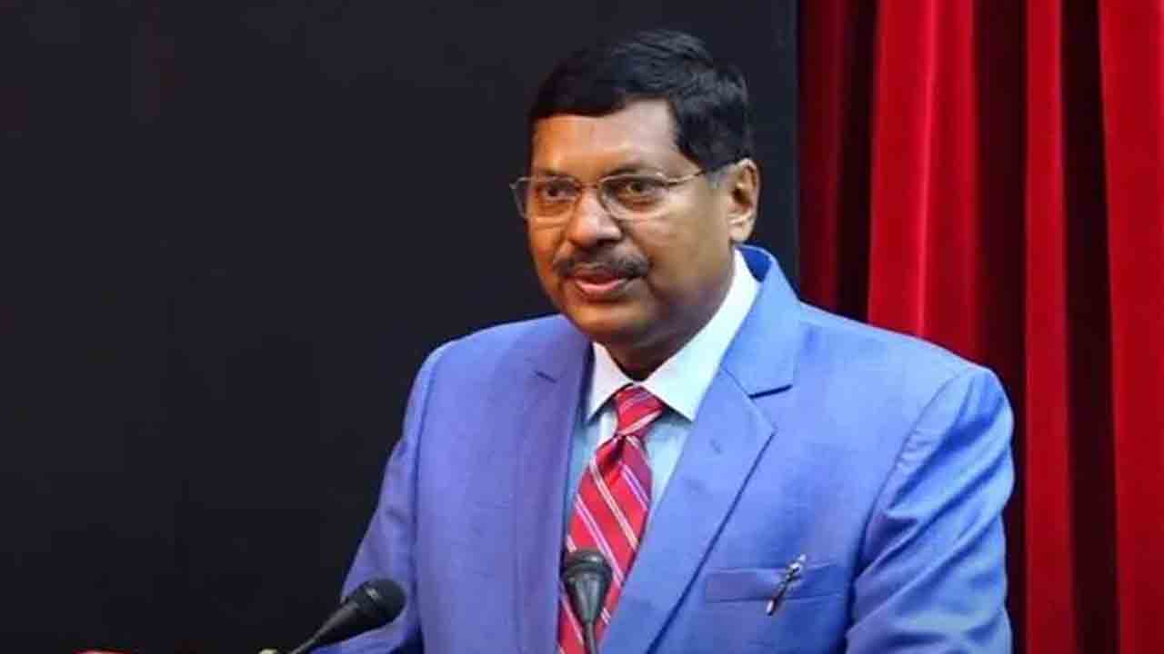 నా బెంచ్‌ను తప్పించుకోవడానికే ఈ ఎత్తులు.. కేంద్రంపై సీజేఐ గవాయ్‌ ఘాటు వ్యాఖ్యలు