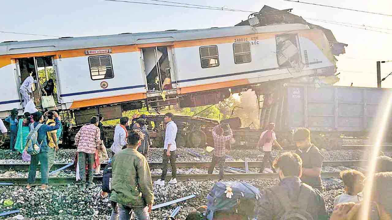 బిలాస్‌పూర్‌లో ఘోర రైలు ప్రమాదం: 8 మంది ప్రాణాలు కోల్పోయారు, 17 మంది పరిస్థితి విషమం