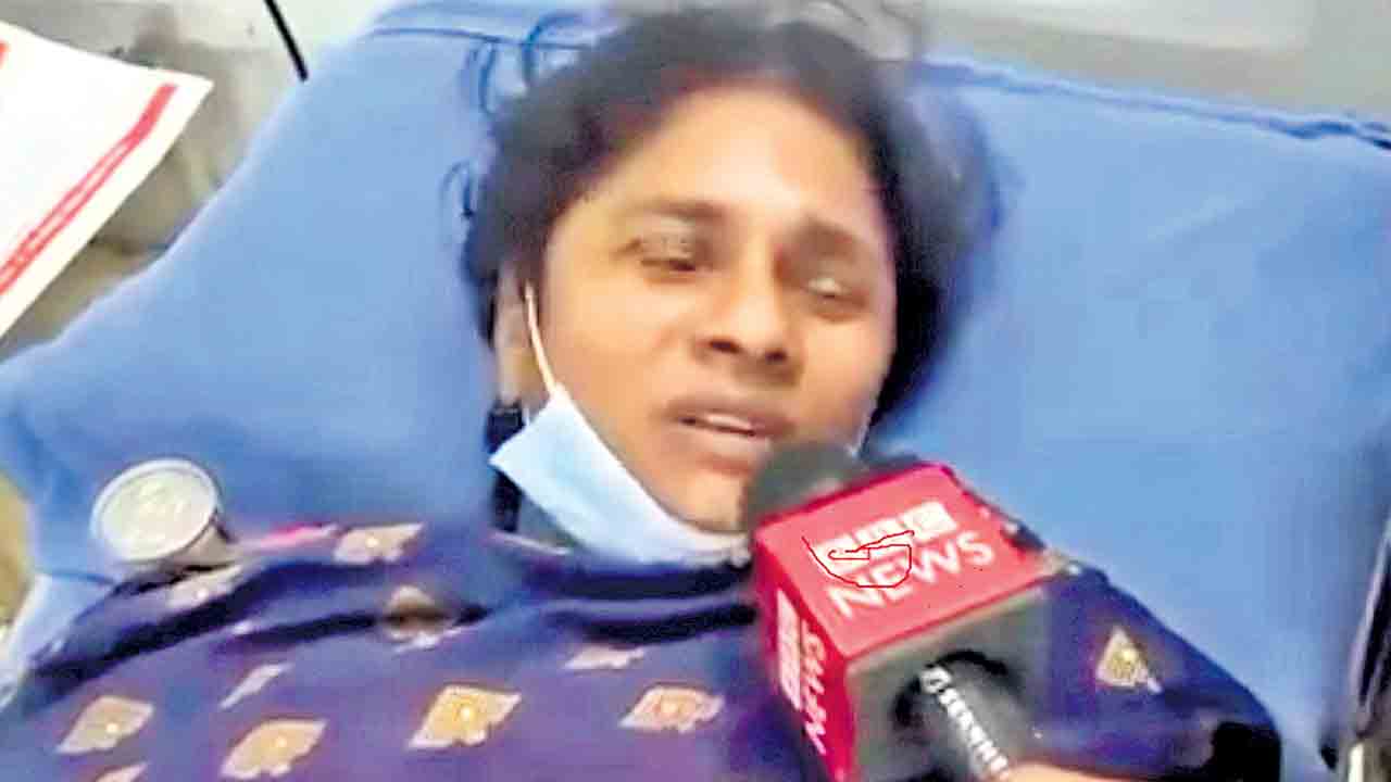 అసలు.. ఈ మనుషులకు ఏమైంది.. ఆపదలో ధైర్యం ఇవ్వలేకపోతున్న సాటి మనిషి.. మానవత్వానికి మచ్చ