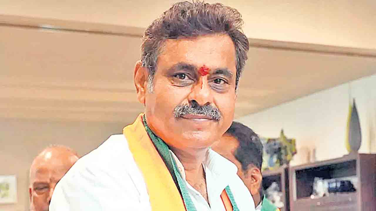 రోడ్లు కరాబ్‌ ఉంటేనే యాక్సిడెంట్లు కావు!