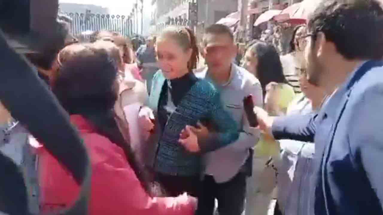 మెక్సికో అధ్యక్షురాలికి బహిరంగ లైంగిక వేధింపులు