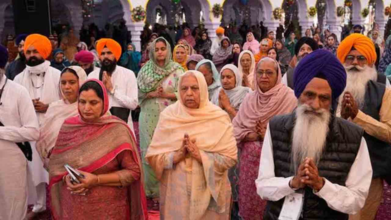 భారత యాత్రికులను వెనక్కి పంపిన పాక్‌!