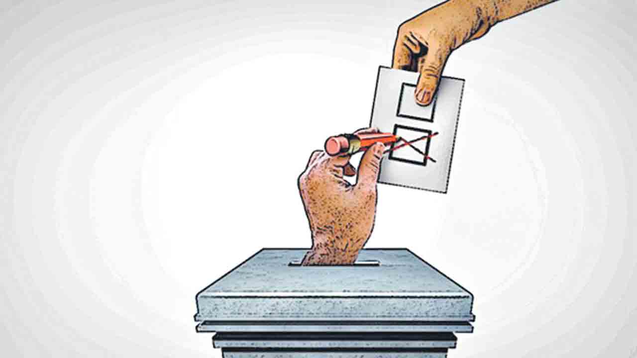 ఐదు రూట్లలో ఓట్ల గోల్‌మాల్‌.. తవ్వినకొద్దీ బయటపడ్తున్న నకిలీ ఓట్లు