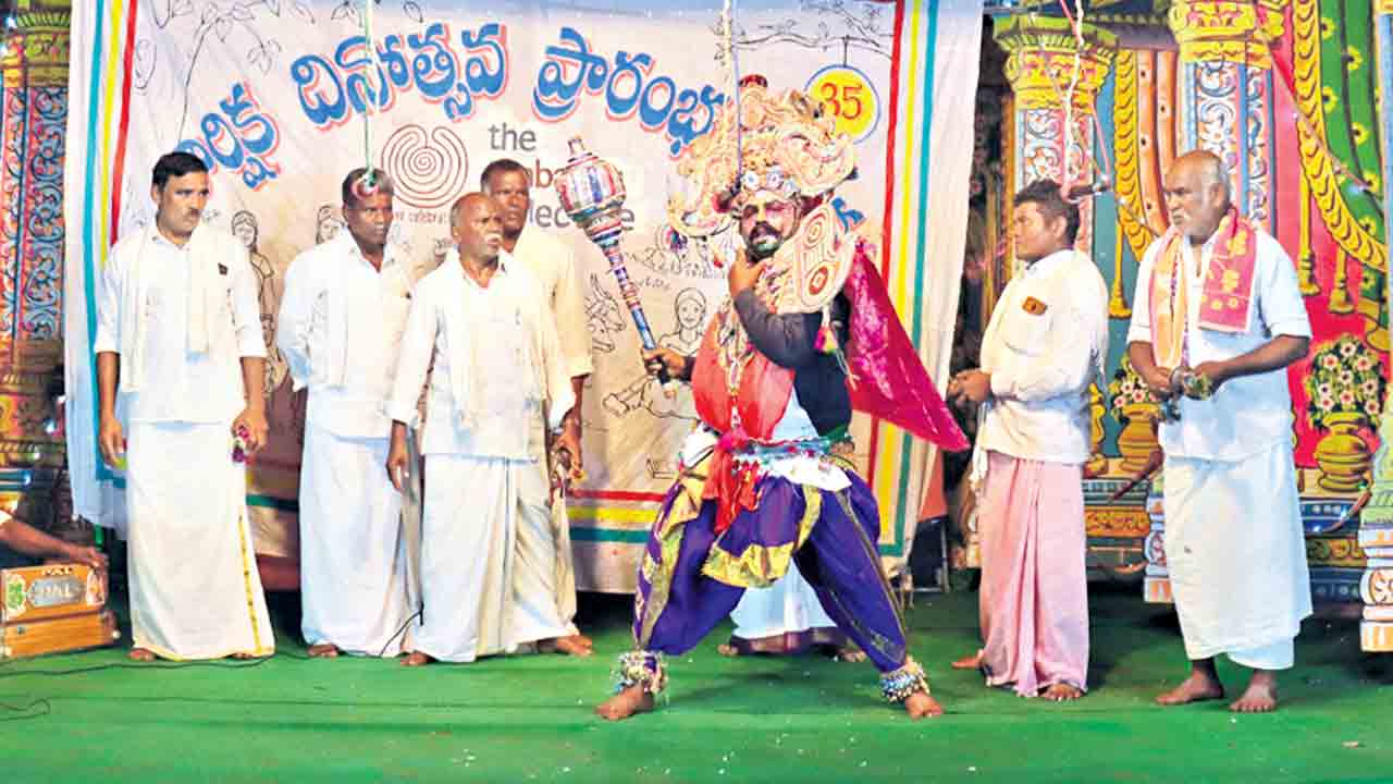 ప్రేక్షకులూ పాత్రధారులై