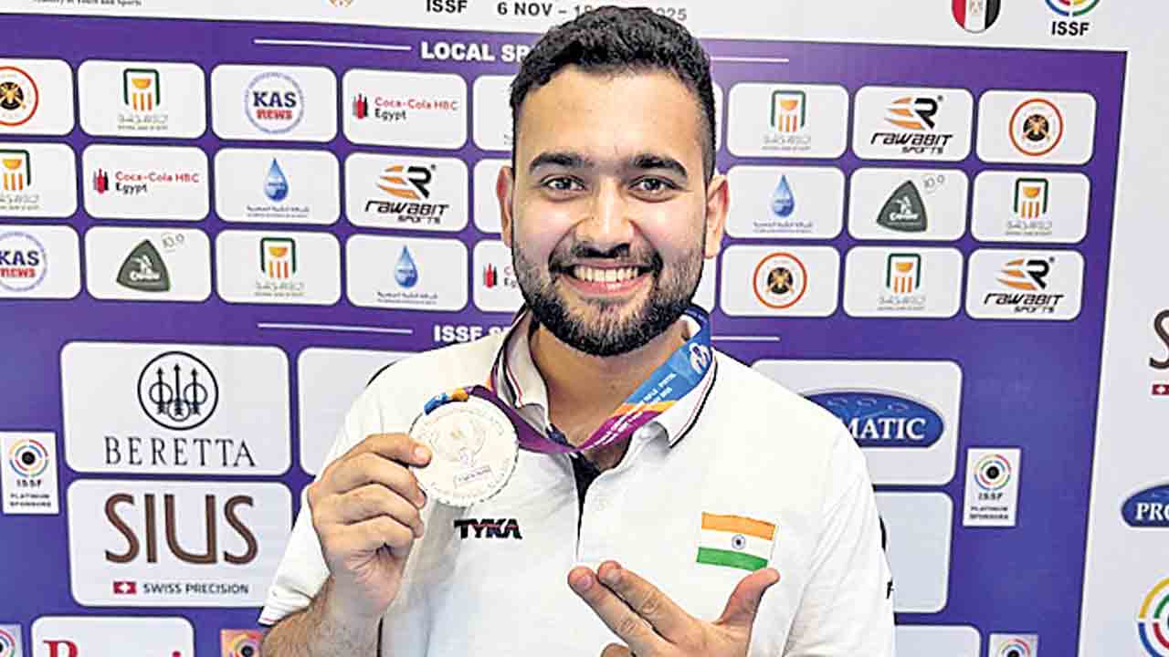 అనీశ్‌కు రజతం