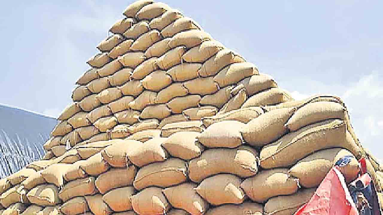 131 కోట్ల విలువైన ధాన్యం మాయం..వరంగల్‌ జిల్లాలో రైస్‌ మిల్లర్ల అక్రమ దందా!