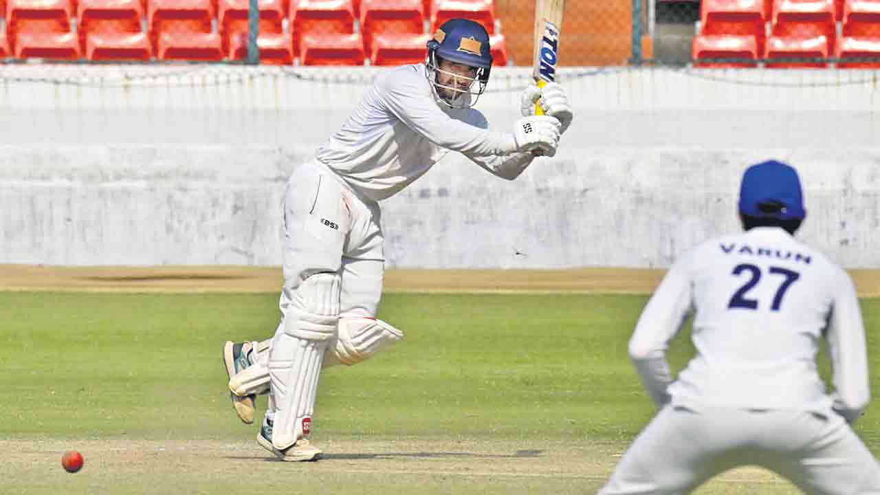 హైదరాబాద్‌ మ్యాచ్‌ డ్రా