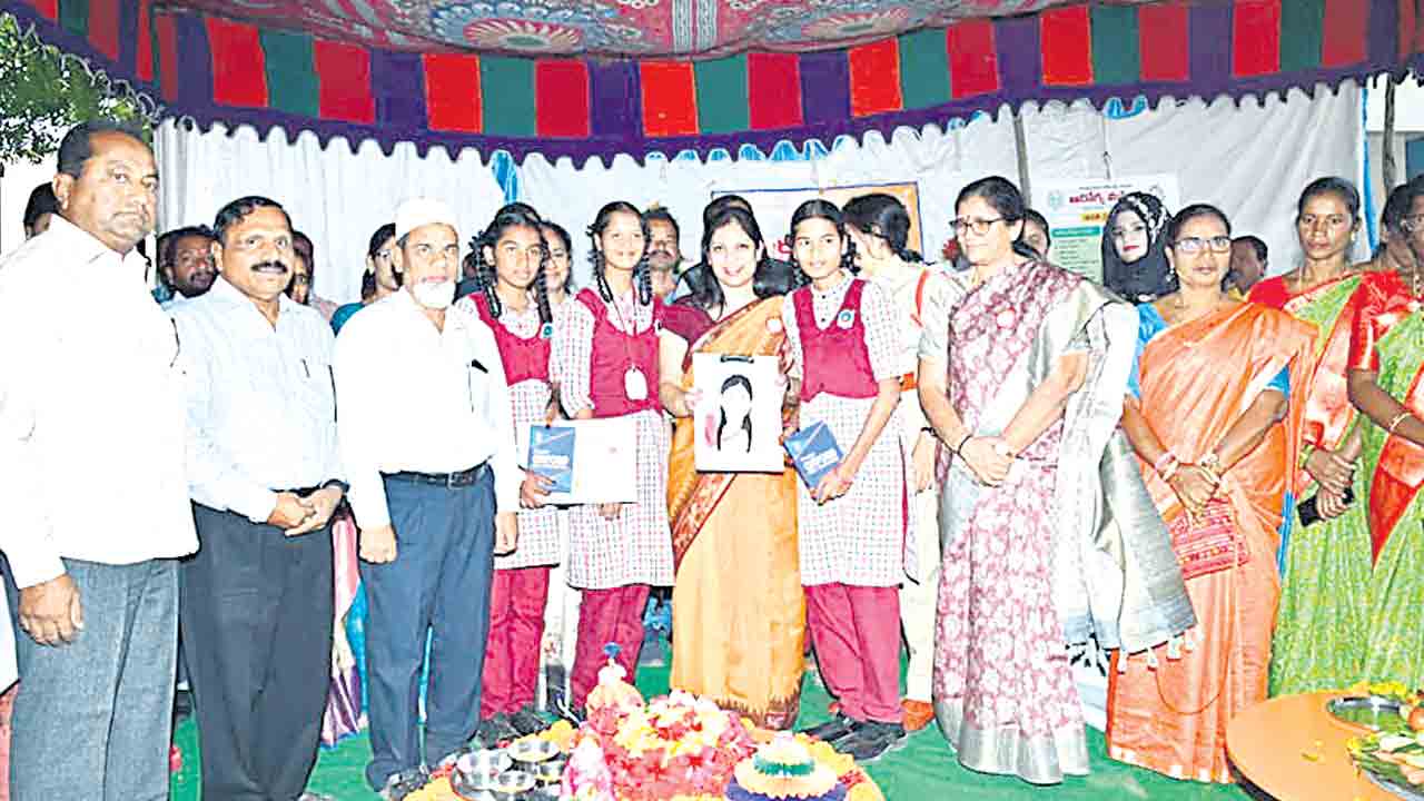 బాలికలకు భరోసా ‘స్నేహిత’