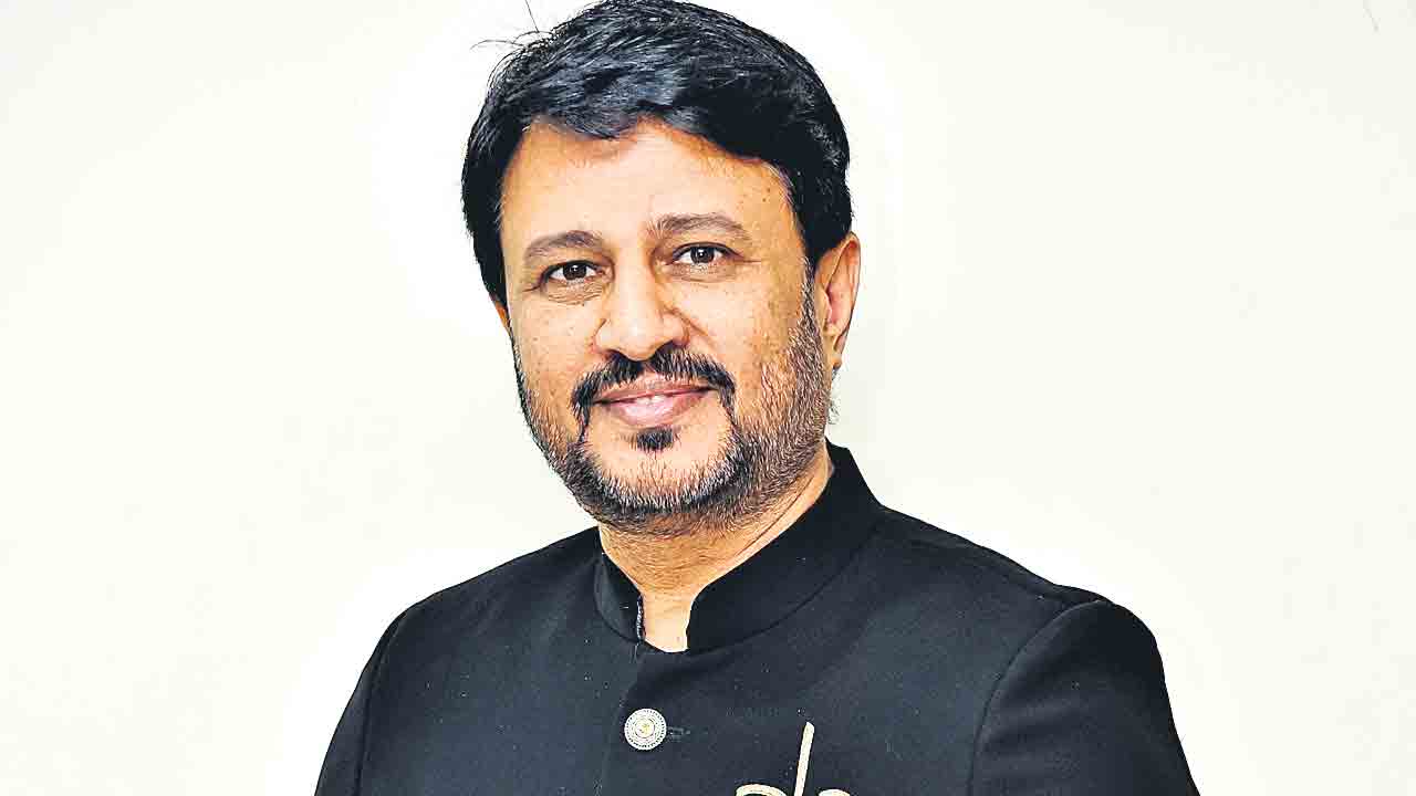 తెలుగులో ‘ది ఫేస్‌ ఆఫ్‌ ది ఫేస్‌లెస్‌’