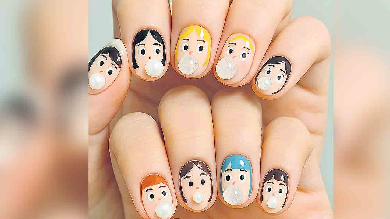 బబుల్‌గమ్‌ గోటిపై..